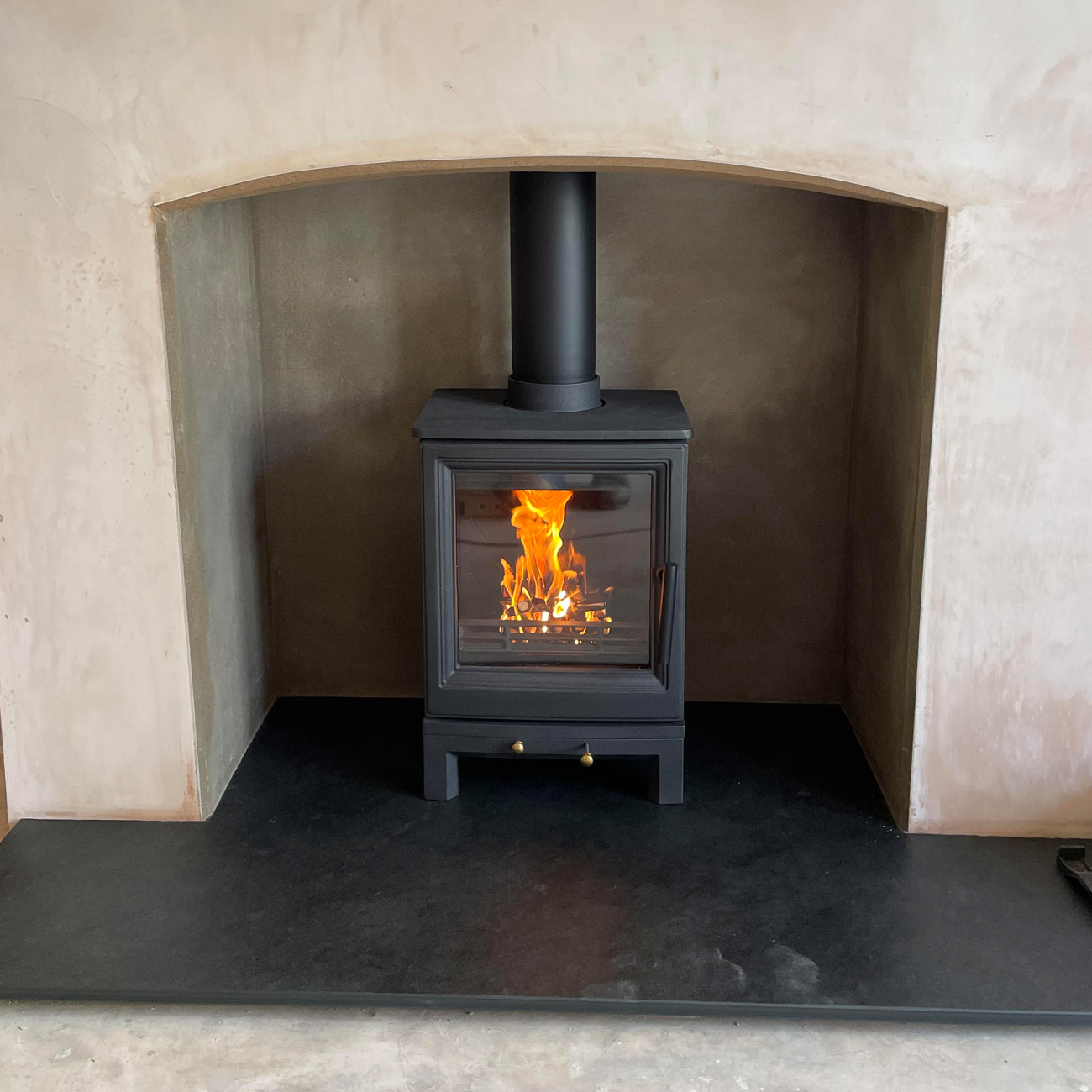Classic stove in arched opening fitted by Firebug Bristol